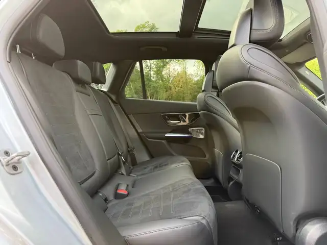 Mercedes-Benz 220 view 10