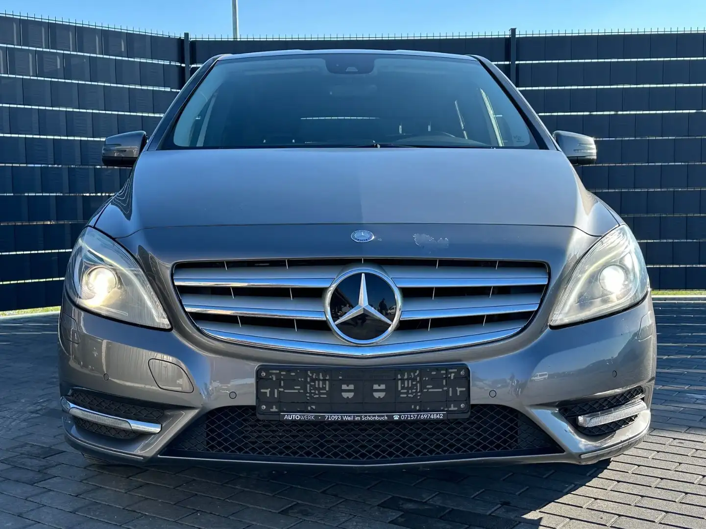 Mercedes-Benz B 220 4M*SPORTS-TOURER*7G*CAM*DIST*BI-XENON*AHK* Grau - 2