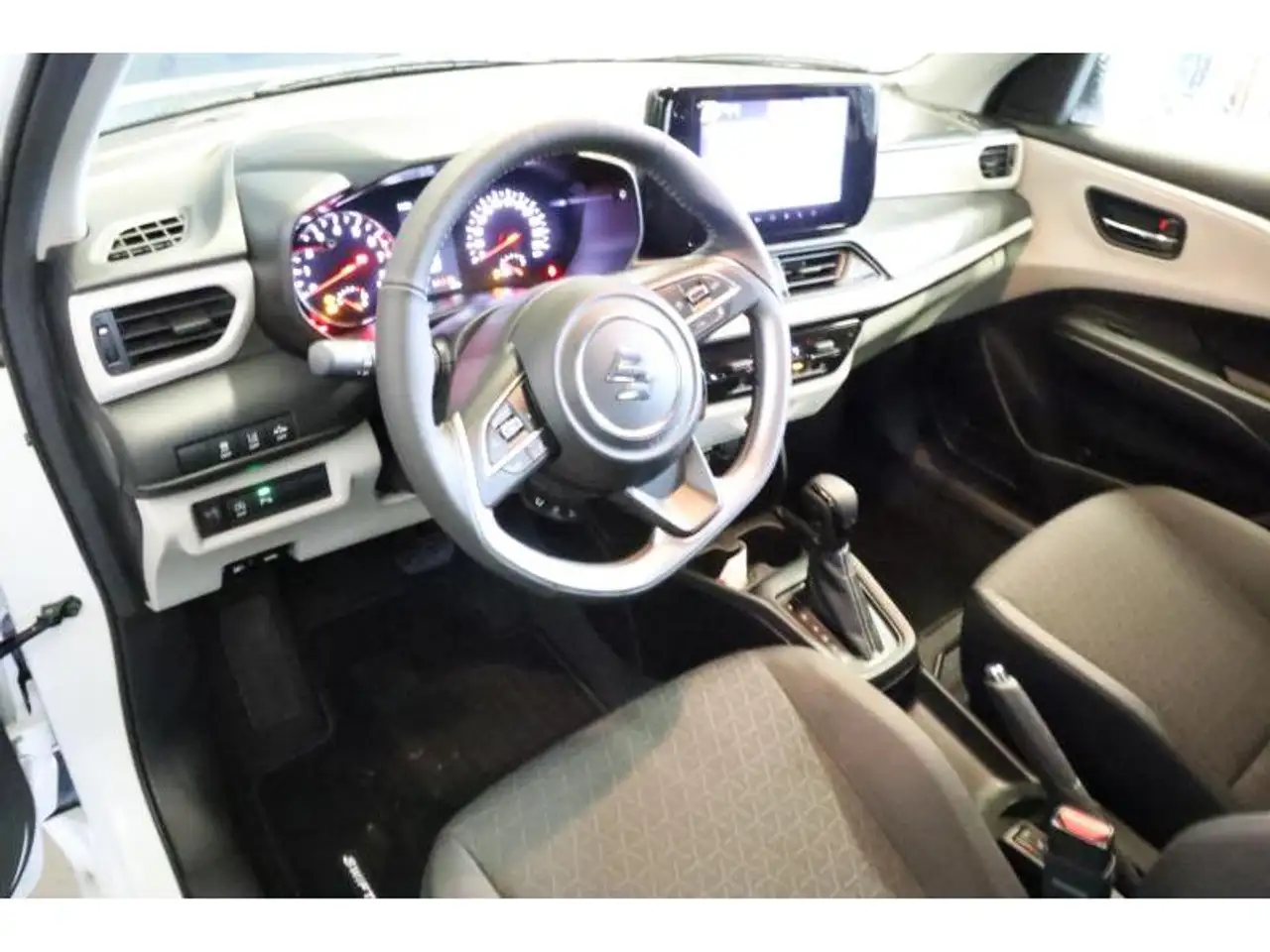 Suzuki Swift 2025 — фото 10