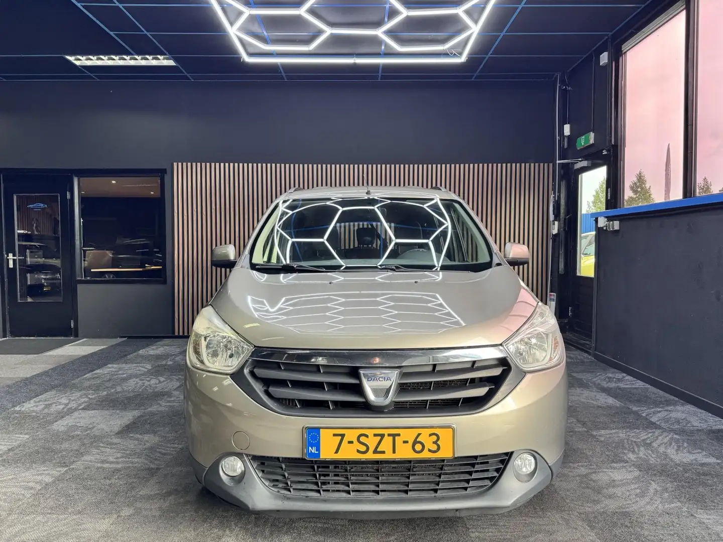 Dacia Lodgy 1.2 TCe Prestige 5p. Airco navi Cruise trekhaak bl Bruin - 2