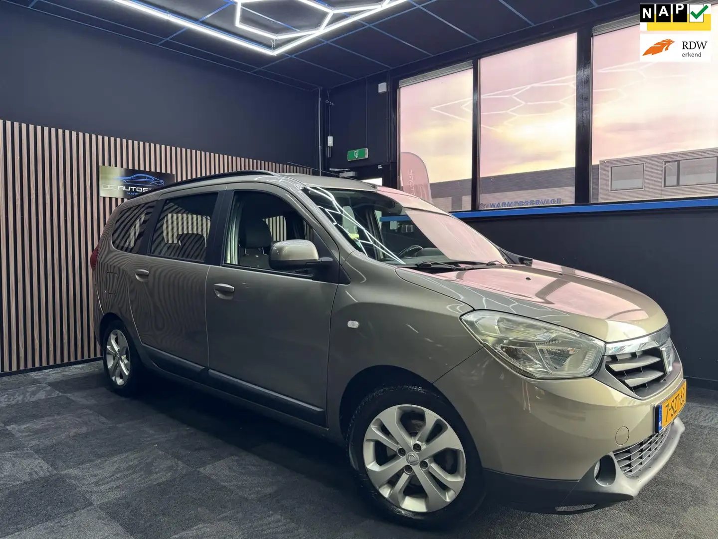 Dacia Lodgy 1.2 TCe Prestige 5p. Airco navi Cruise trekhaak bl Bruin - 1