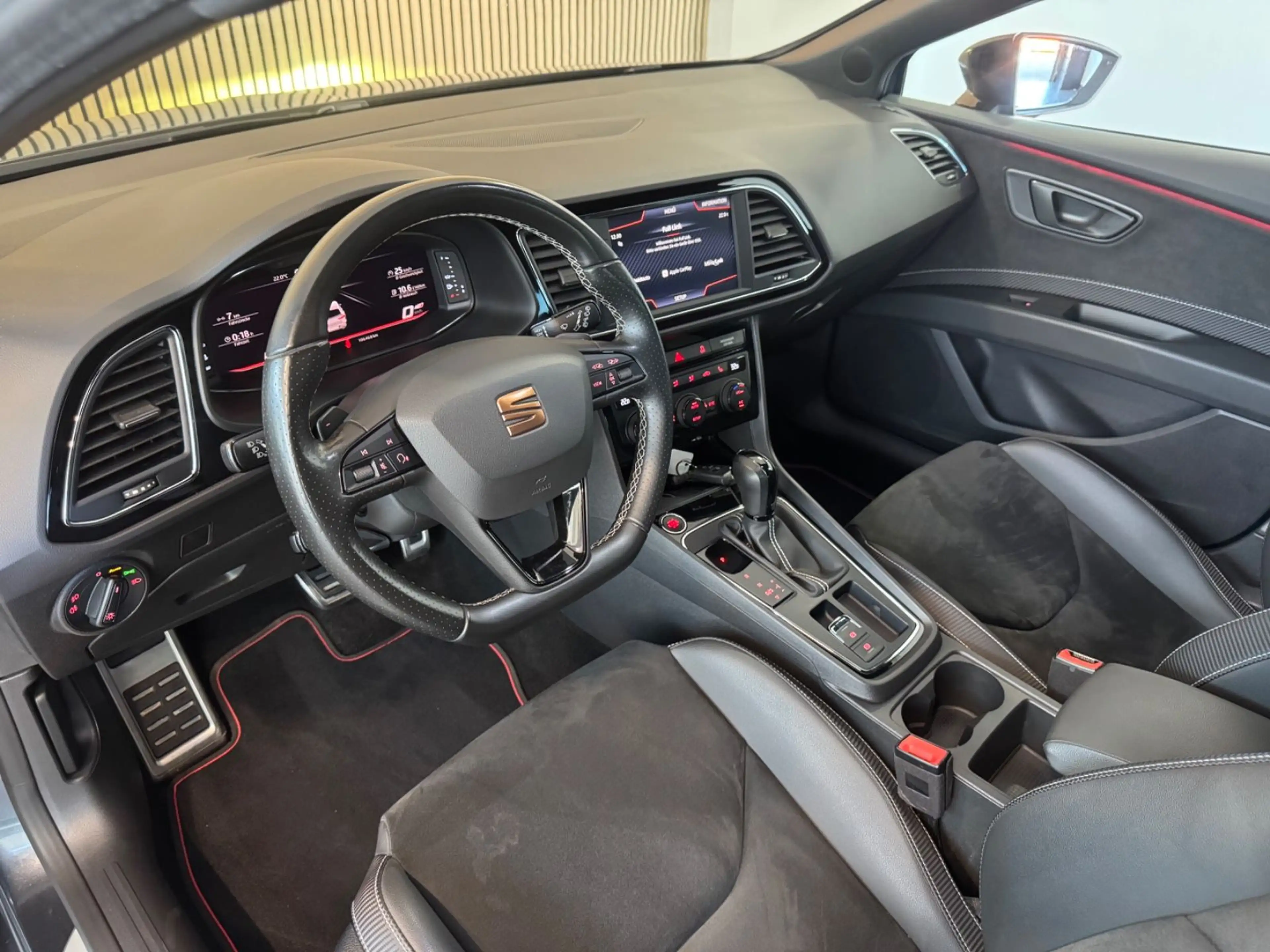 CUPRA Leon LEON ST 300 4Drive *ACC/VIRTUAL/PANO/KAMERA/LED* — photo 14