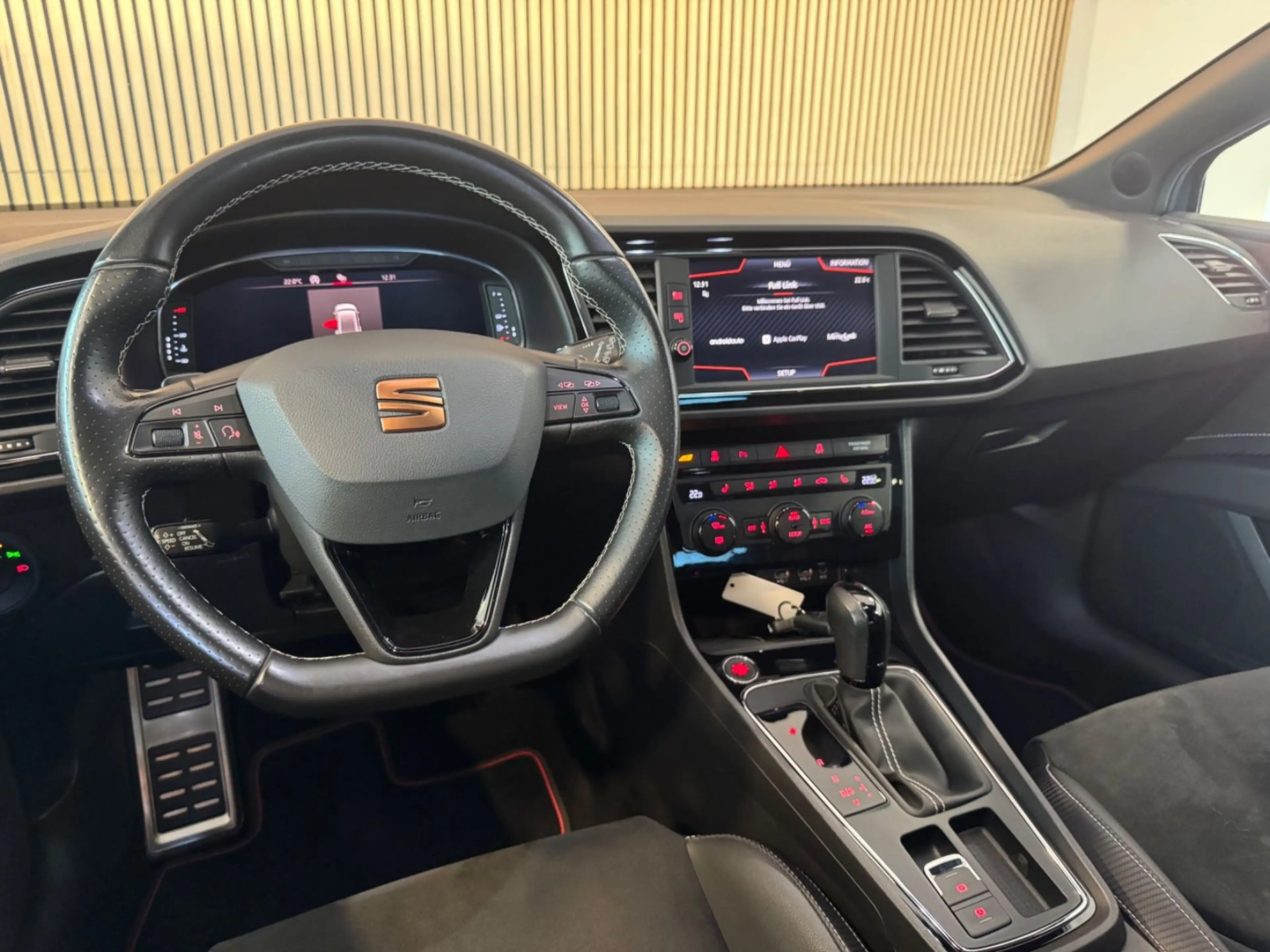 CUPRA Leon LEON ST 300 4Drive *ACC/VIRTUAL/PANO/KAMERA/LED* — photo 15