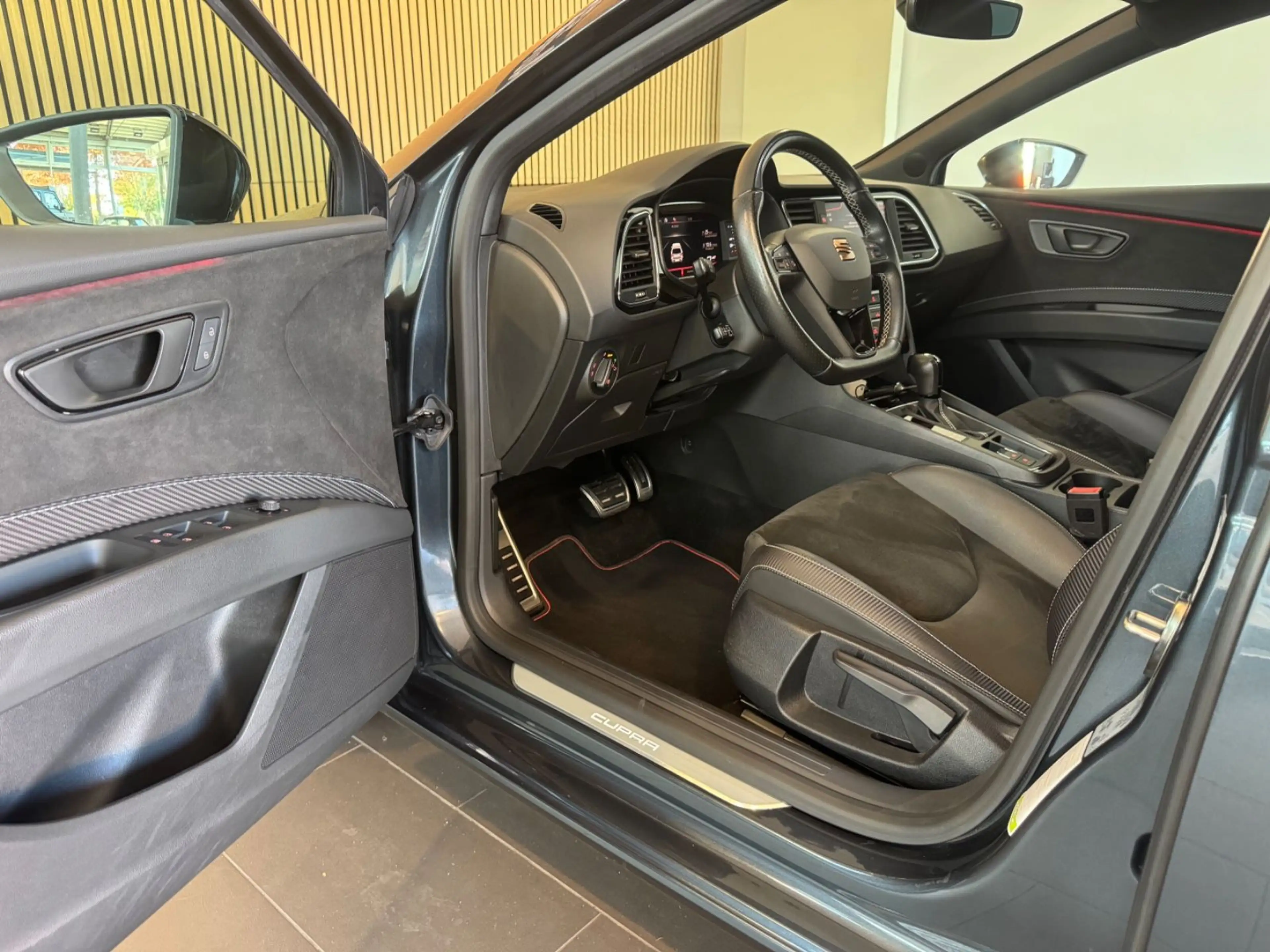 CUPRA Leon LEON ST 300 4Drive *ACC/VIRTUAL/PANO/KAMERA/LED* — photo 11