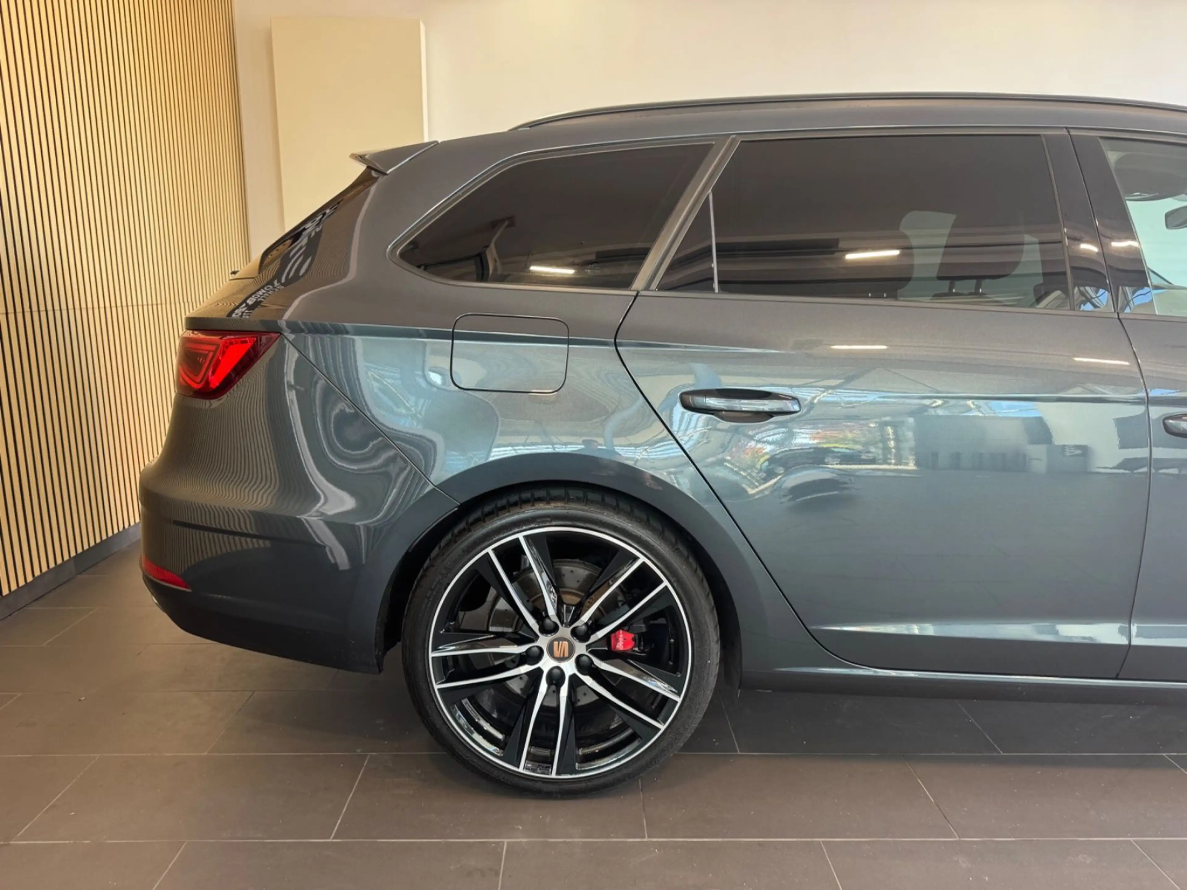 CUPRA Leon LEON ST 300 4Drive *ACC/VIRTUAL/PANO/KAMERA/LED* — photo 10