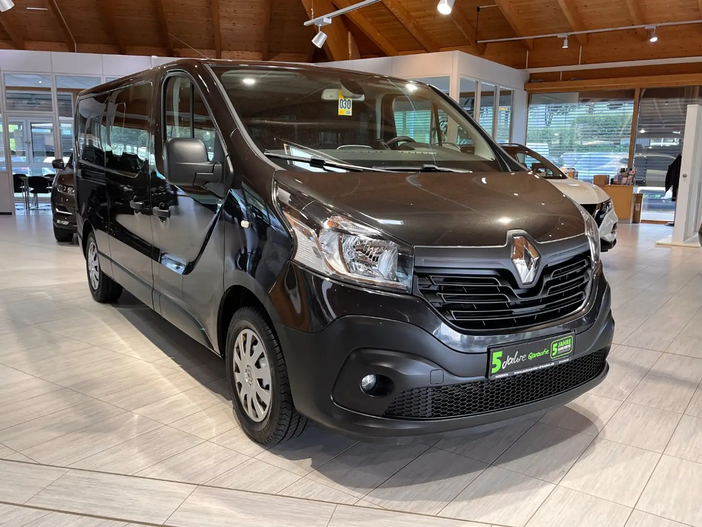 Renault Trafic Combi 1.6 dCi 125 Energy L2H1 8sitze Kam Czarny - 2