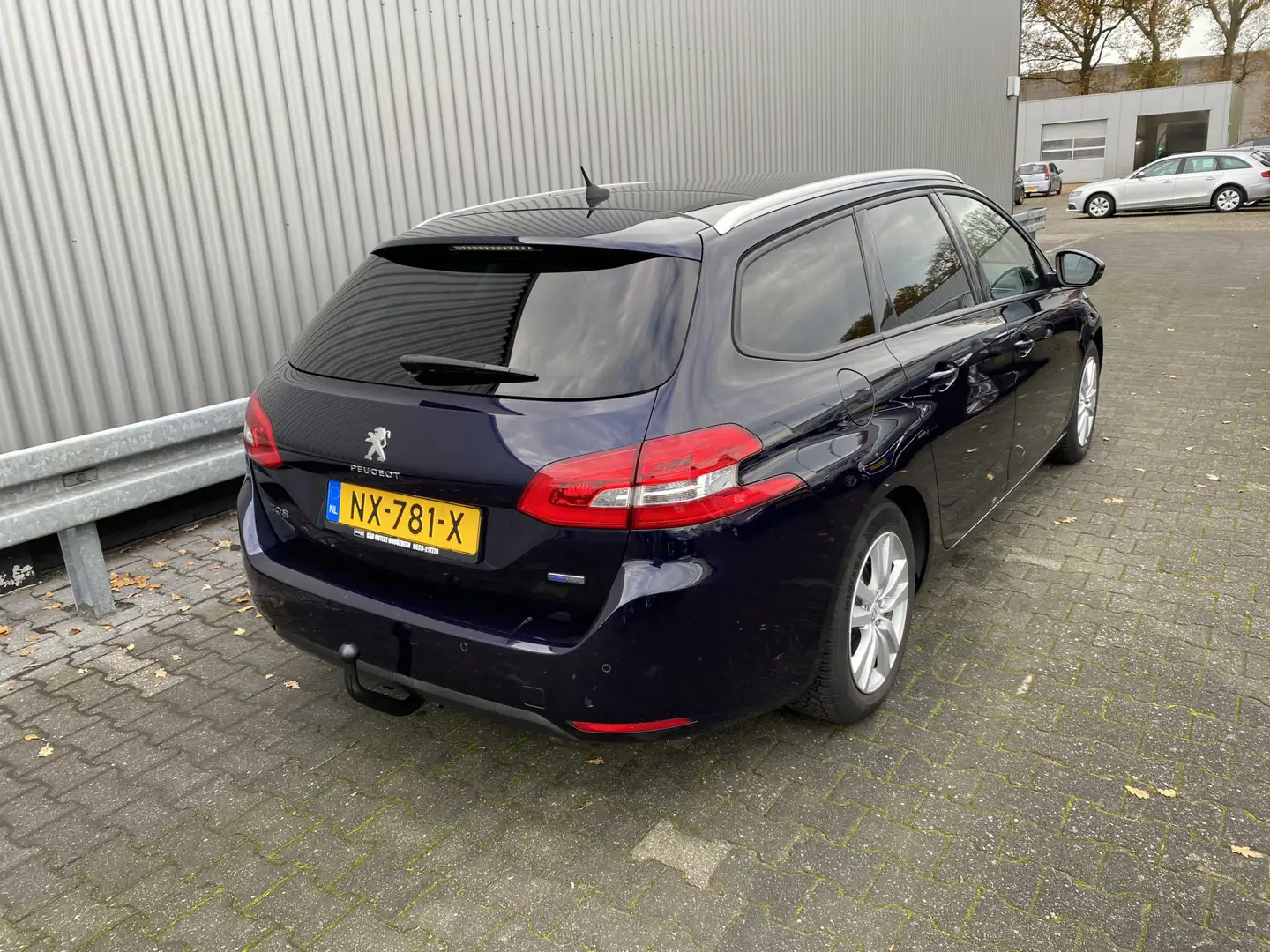 Peugeot 308 SW 1.2 PureTech Blue Lease Executive Clima, Pano, Blau - 2