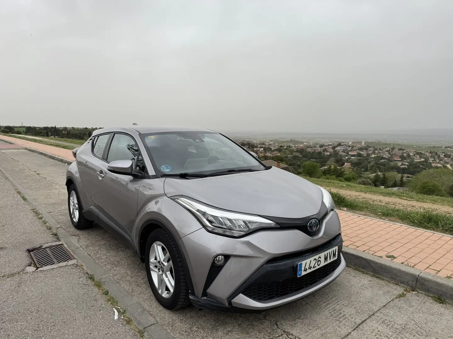 Toyota C-HR Hybrid Active - 1