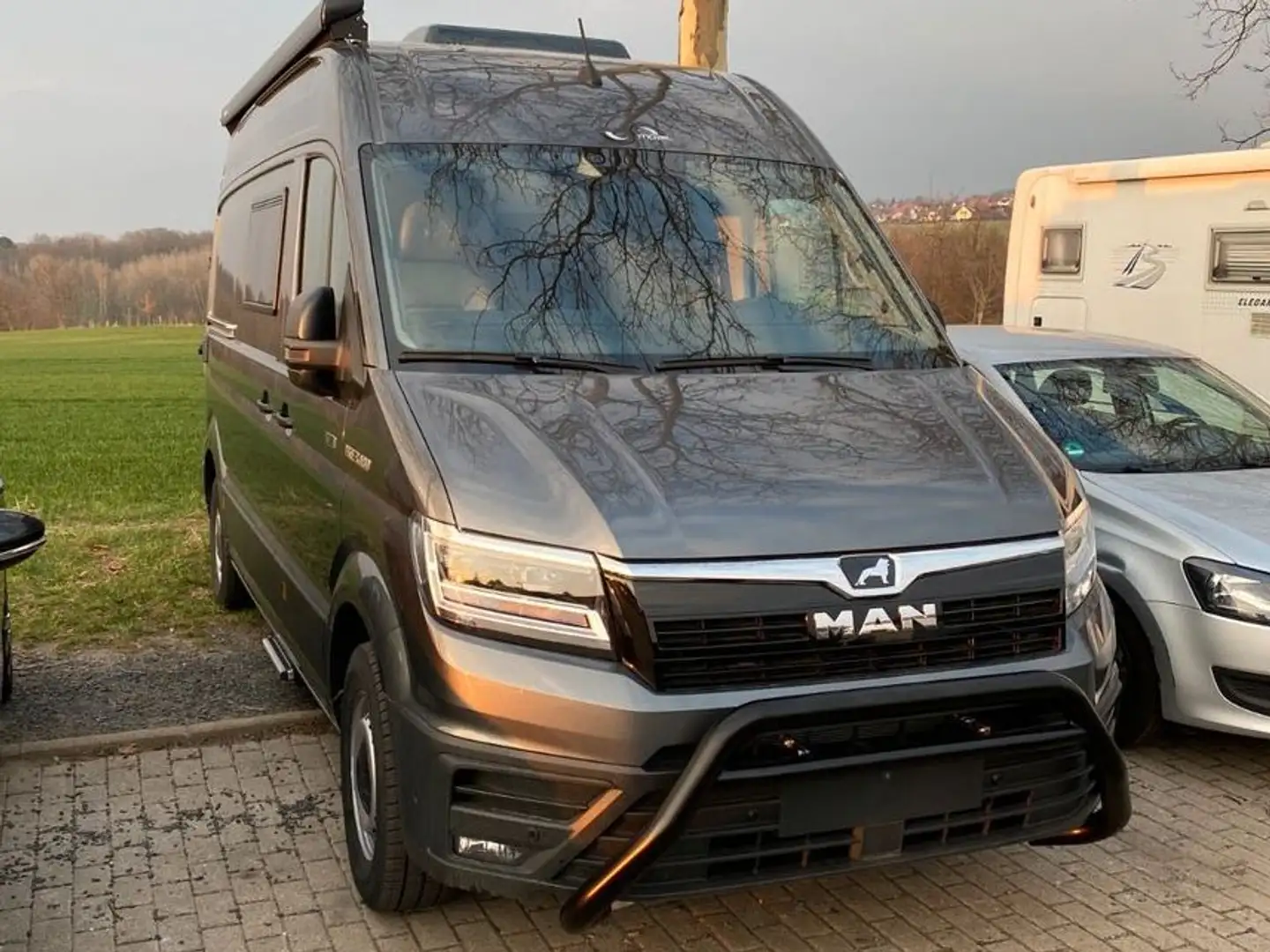 MegaMobil Classic600S4x4,TrumaDE, Hubbett, AHK, Solar, GPS Grau - 1