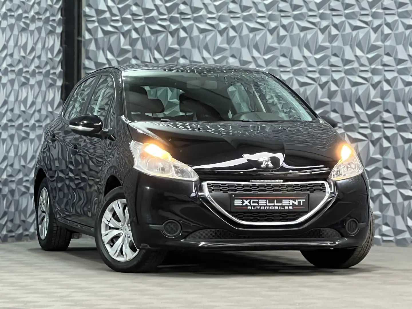 Peugeot 208 1.4 HDi Allure/BLUETOOTH/GPS/AIRCO/GARANTIE 12 M Zwart - 2