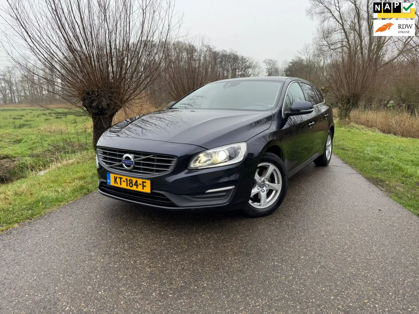 Volvo V60 2.0 D2 Nordic+ / Airco / Navi / Cruise Control / H Blauw - 1