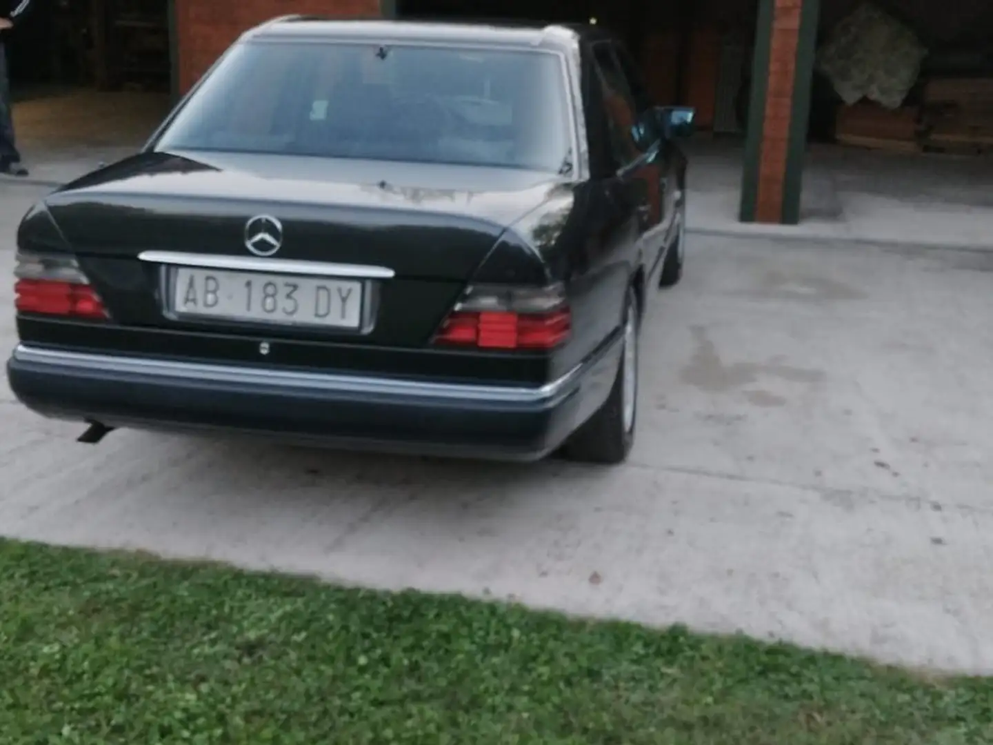 Mercedes-Benz E 200 (124) Siyah - 1