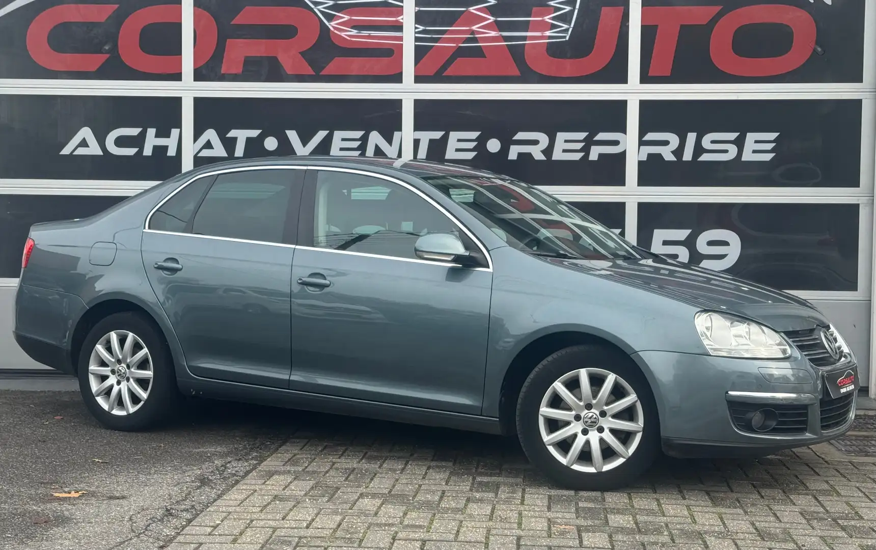 Volkswagen Jetta Jetta 1.6 CR TDi Comfortline NAVI CRUISE CLIM JA Gris - 2