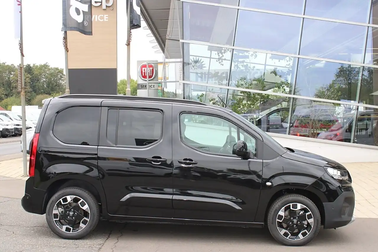 Fiat Doblo Doblò/Qubo L 130Automatik La Prima Top Austattung — photo 1 of 40