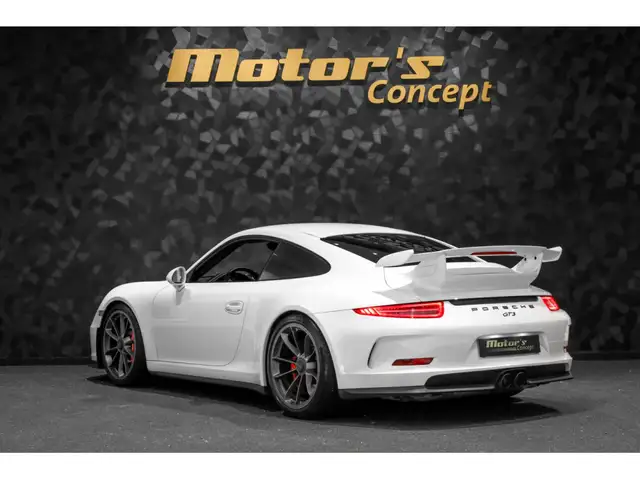 Porsche 991 view 7