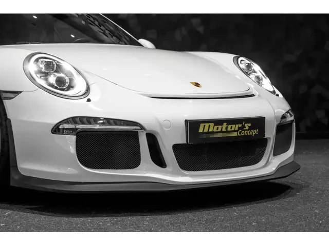 Porsche 991 view 29
