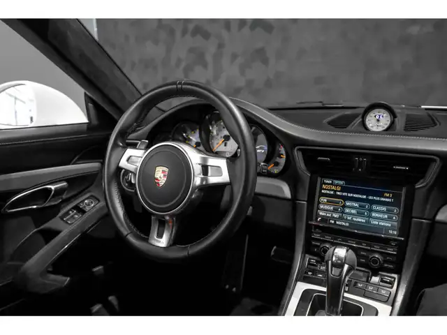 Porsche 991 view 13
