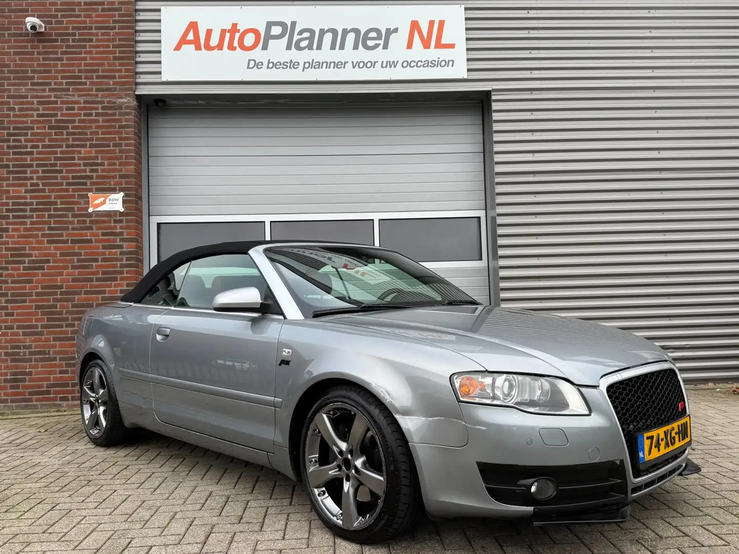 Audi A4 Cabriolet 3.2 FSI Quattro! Clima! Cruise! Leder! Grijs - 1