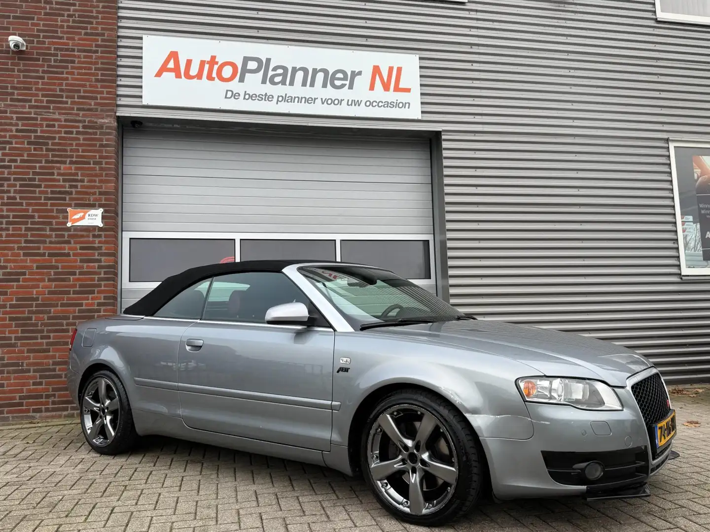 Audi A4 Cabriolet 3.2 FSI Quattro! Clima! Cruise! Leder! Grijs - 2