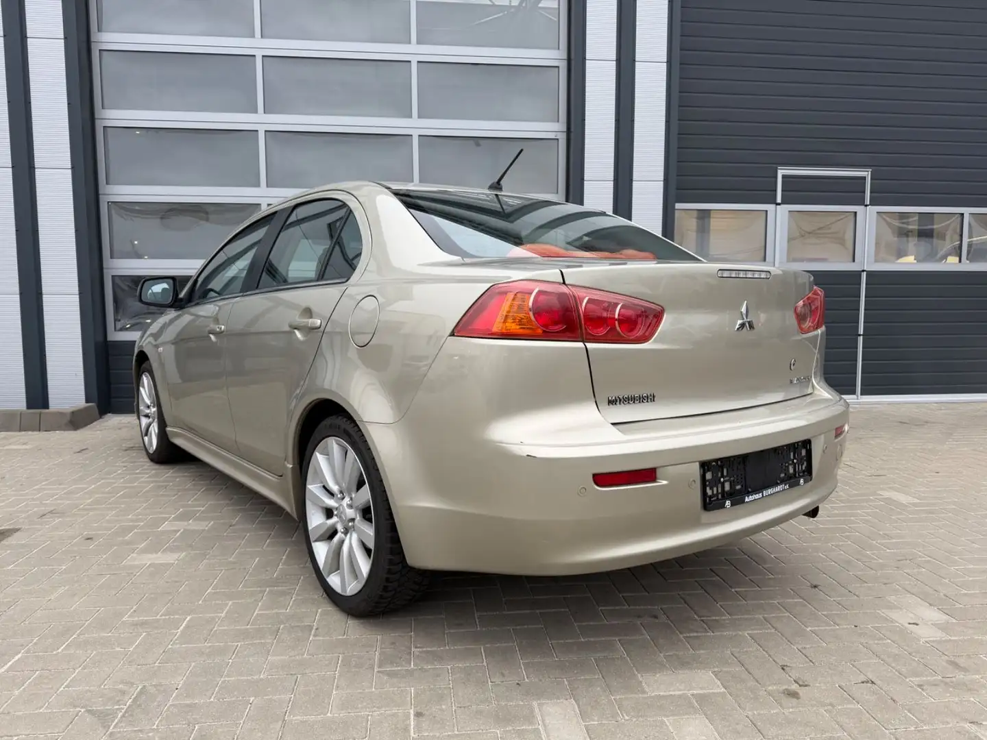 Mitsubishi Lancer Lim. 1.8 Intense Automatik Klima Beige - 2