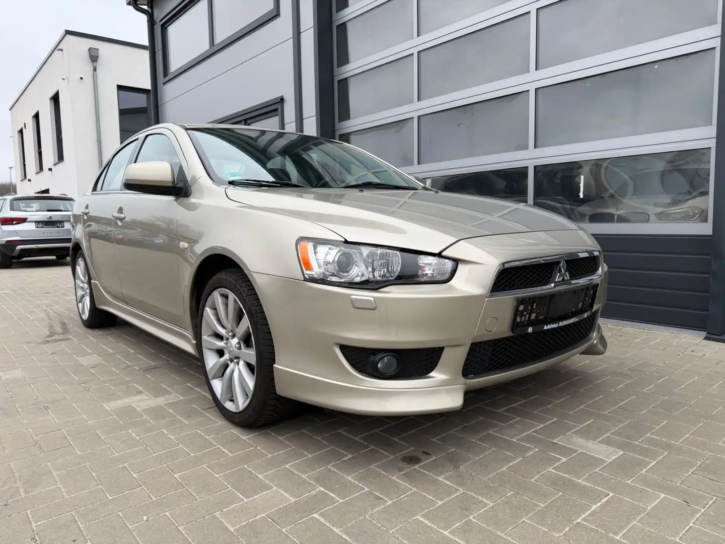 Mitsubishi Lancer Lim. 1.8 Intense Automatik Klima Beige - 1