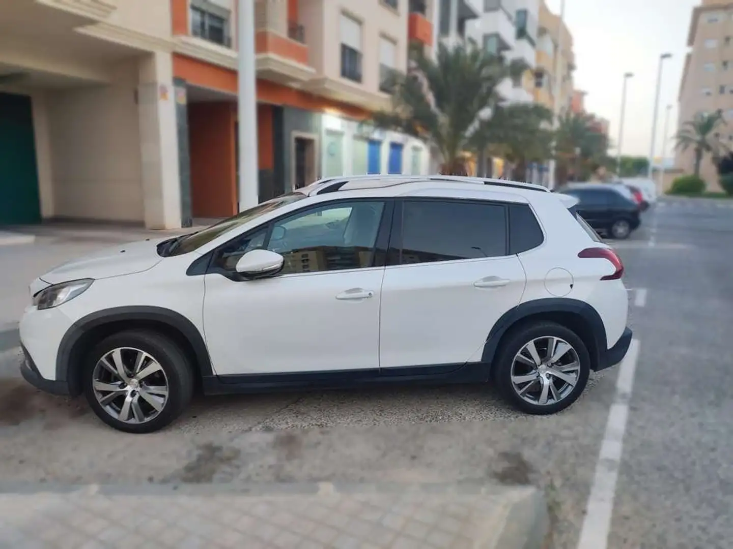 Peugeot 2008 Allure 1.2 PureTech 81KW (110CV) S&S Blanco - 2
