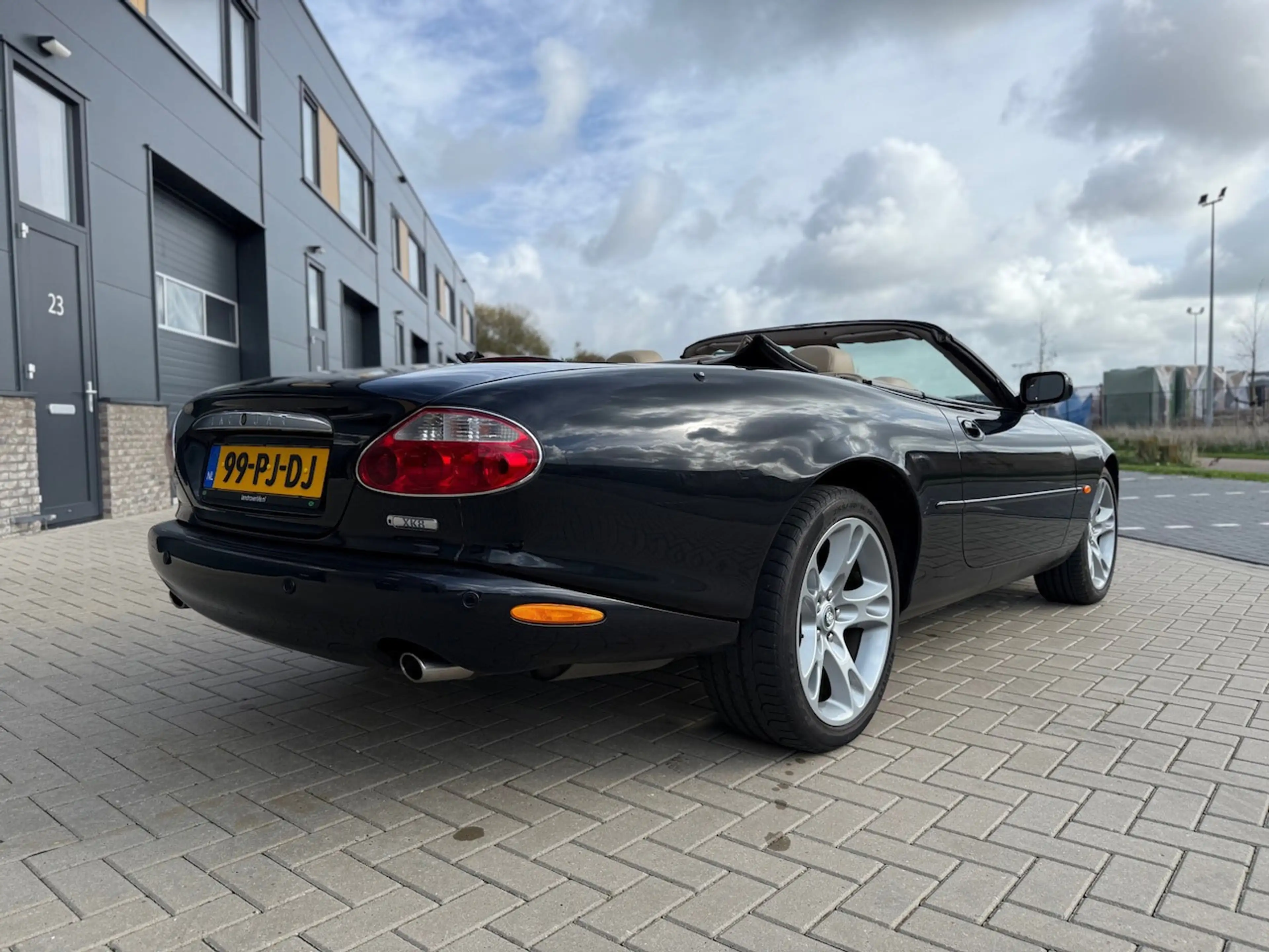 Jaguar XK8 4.2 V8 Convertible — photo 5