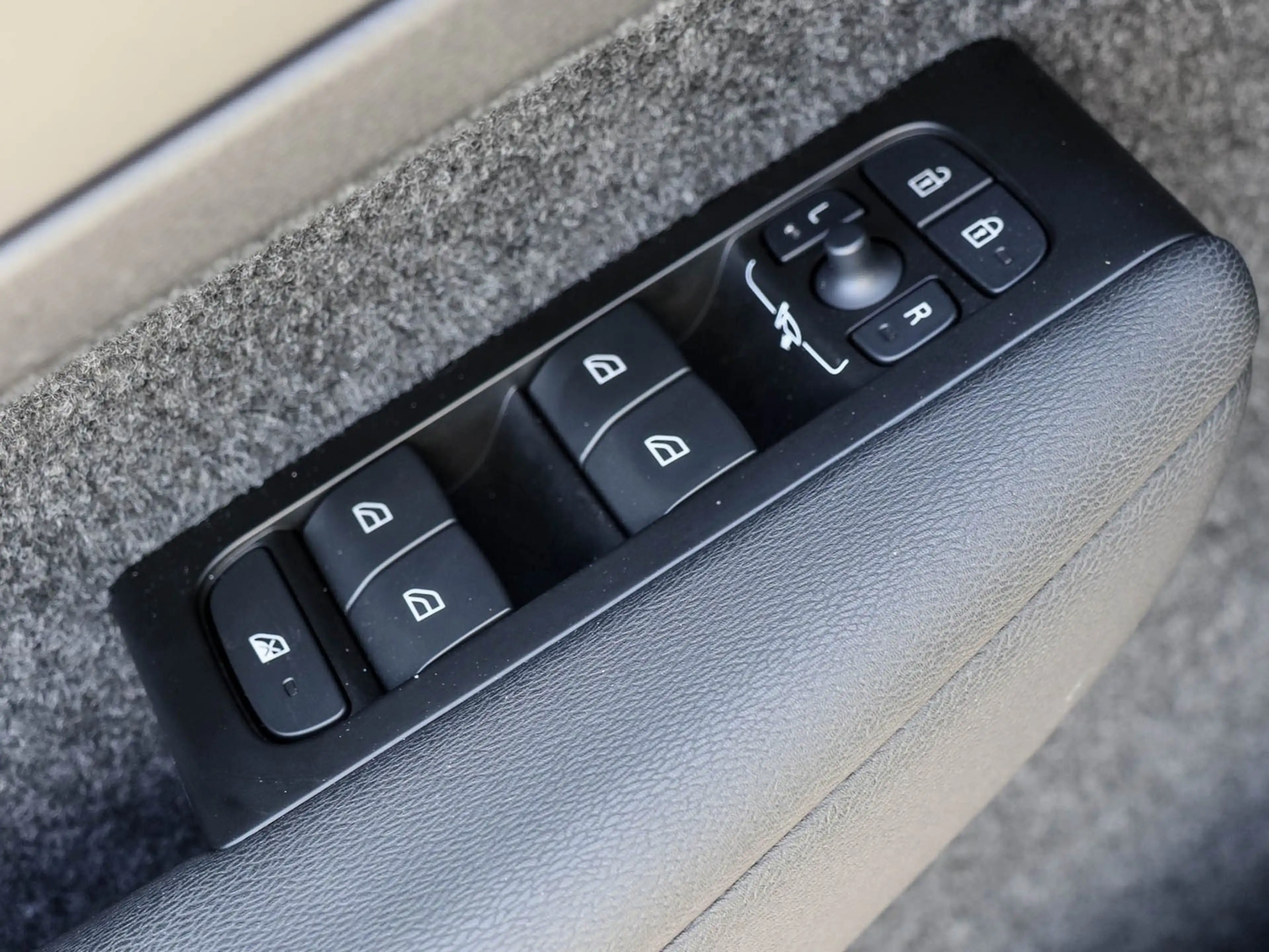 Volvo XC40 T5 Inscription Recharge Plug-In Hybrid Licht u ... — photo 14