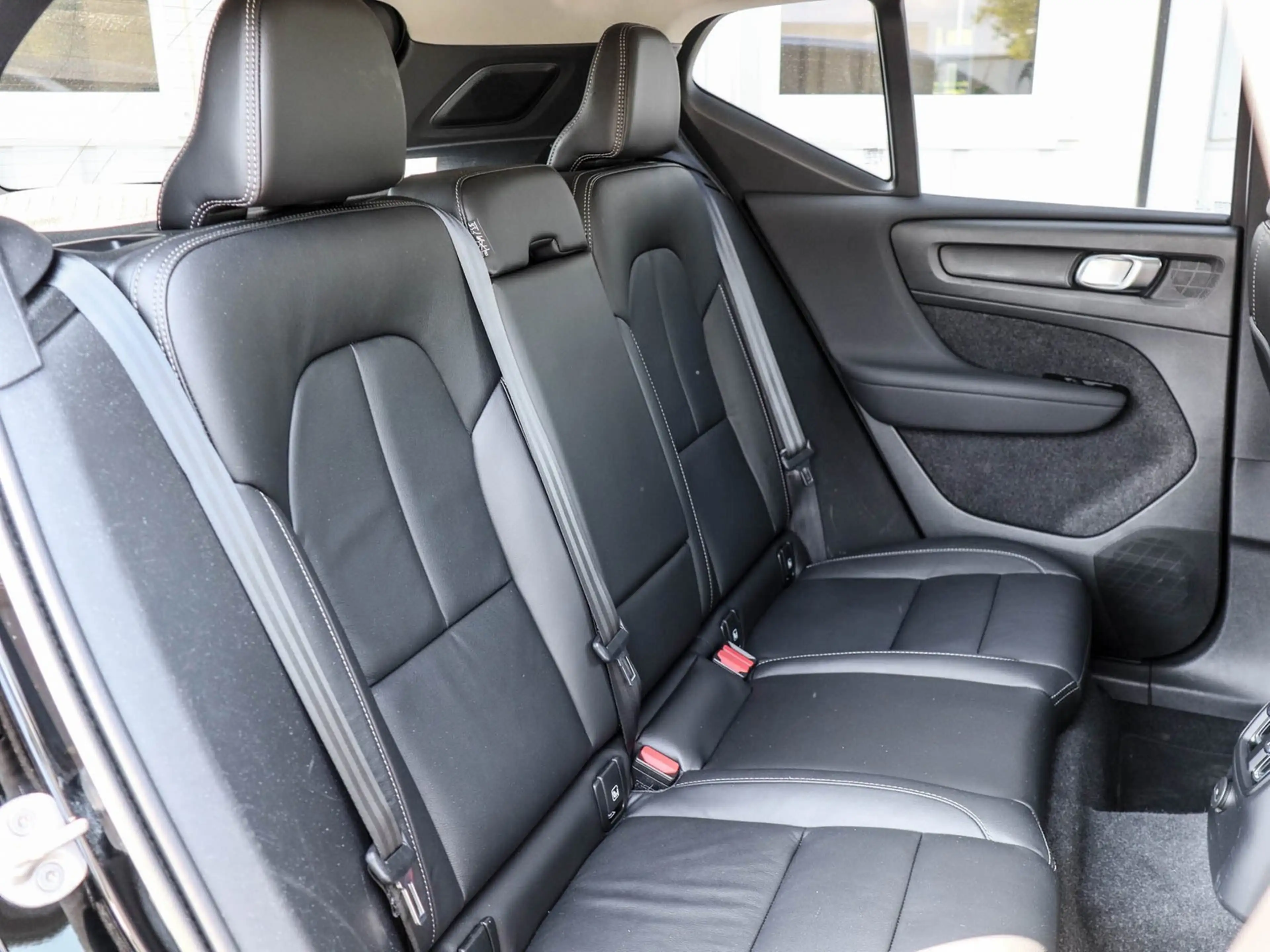 Volvo XC40 T5 Inscription Recharge Plug-In Hybrid Licht u ... — photo 4