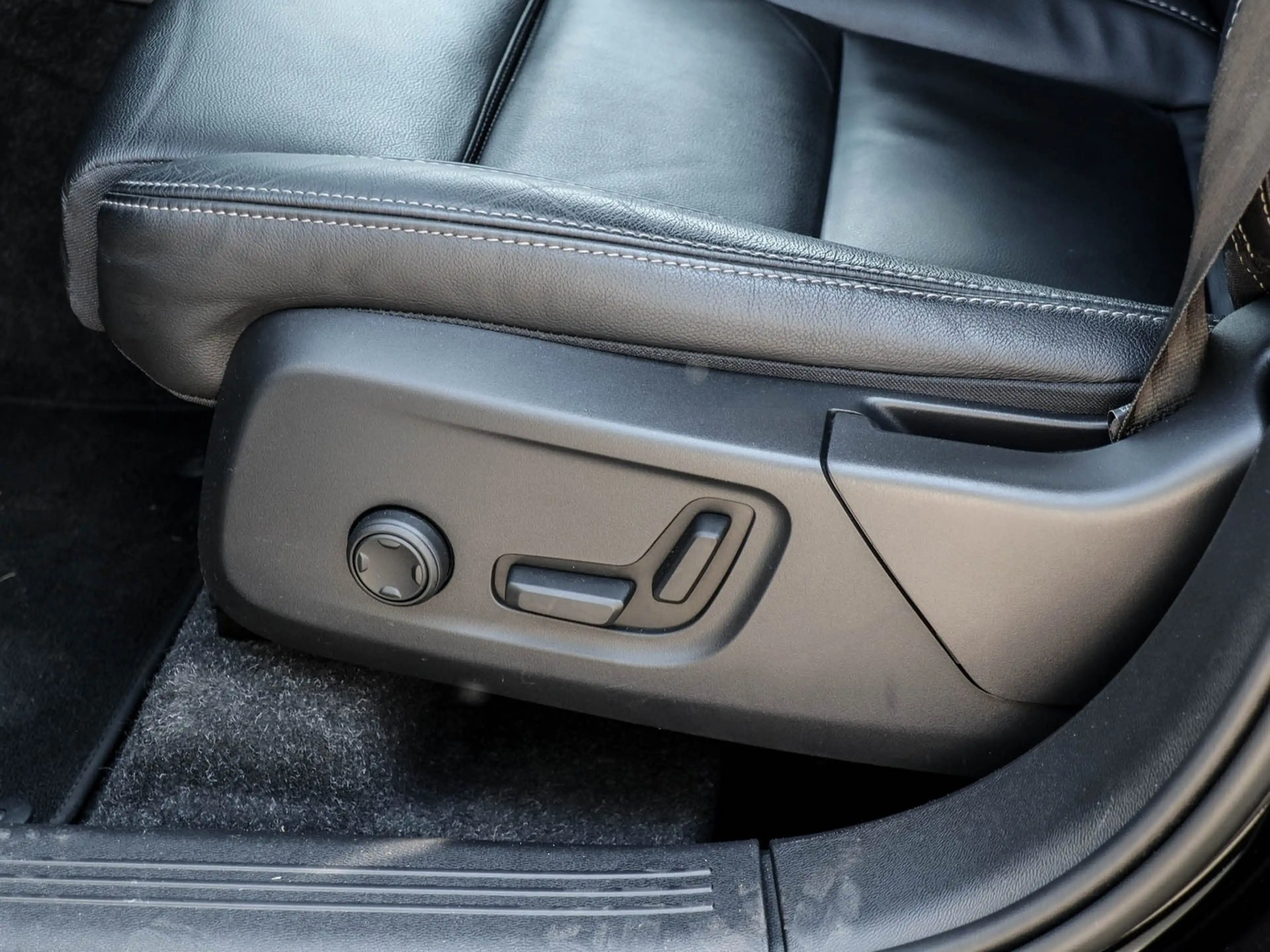 Volvo XC40 T5 Inscription Recharge Plug-In Hybrid Licht u ... — photo 12