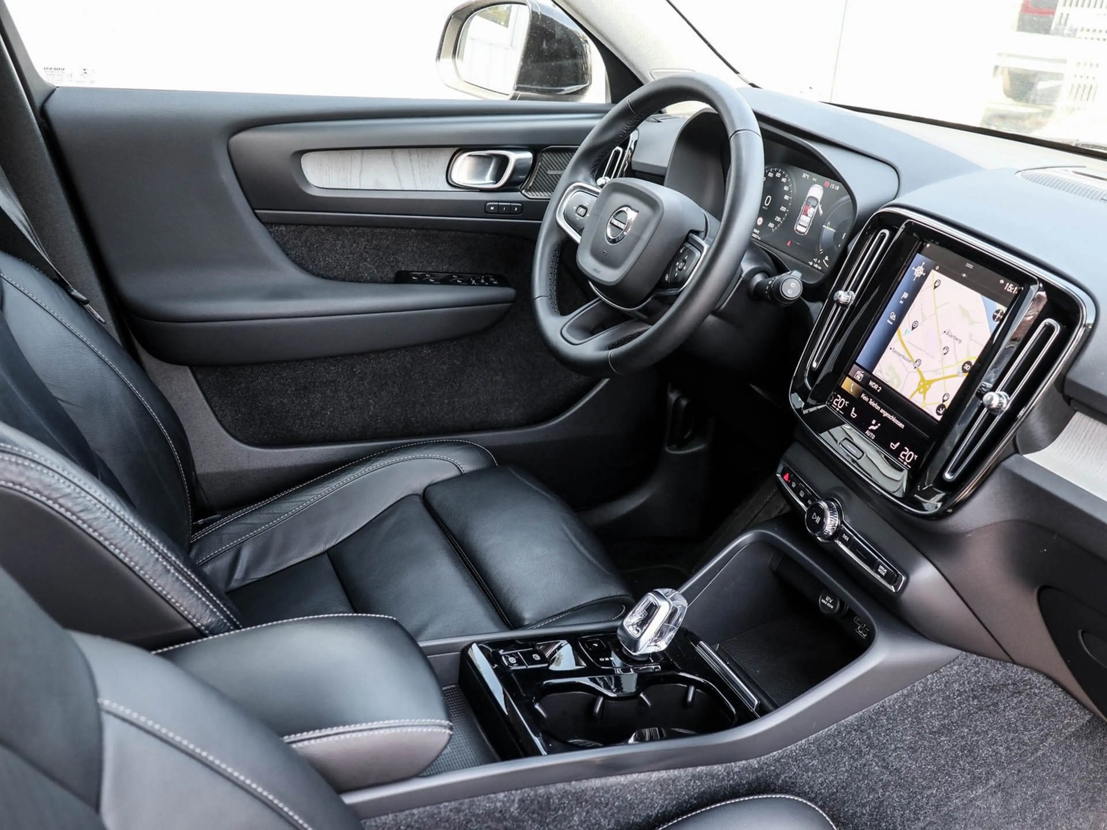 Volvo XC40 T5 Inscription Recharge Plug-In Hybrid Licht u ... — photo 3