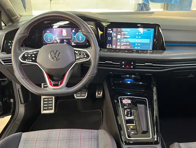 Volkswagen Golf view 3