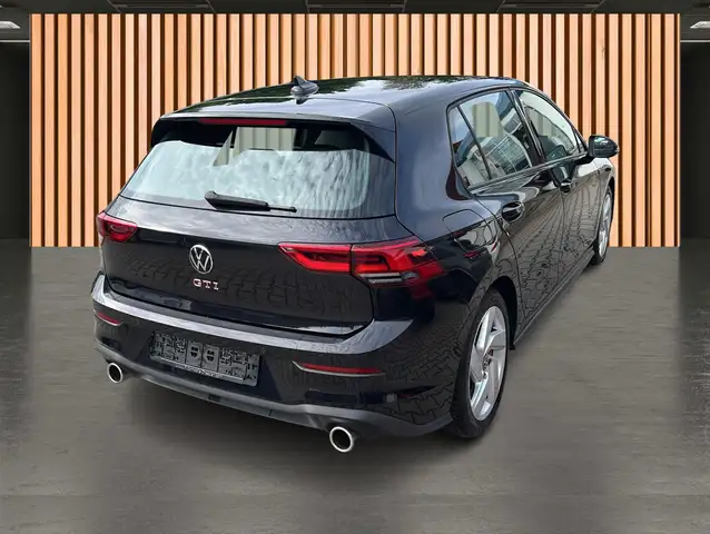 Volkswagen Golf view 4
