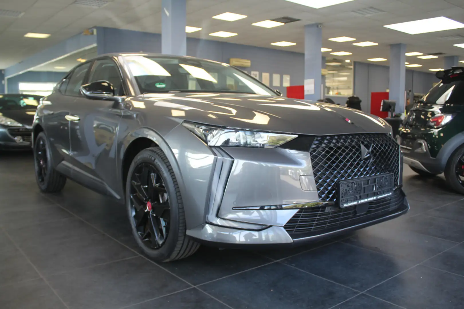 DS Automobiles DS 4 Performance Line PureTech 130 Grau - 1