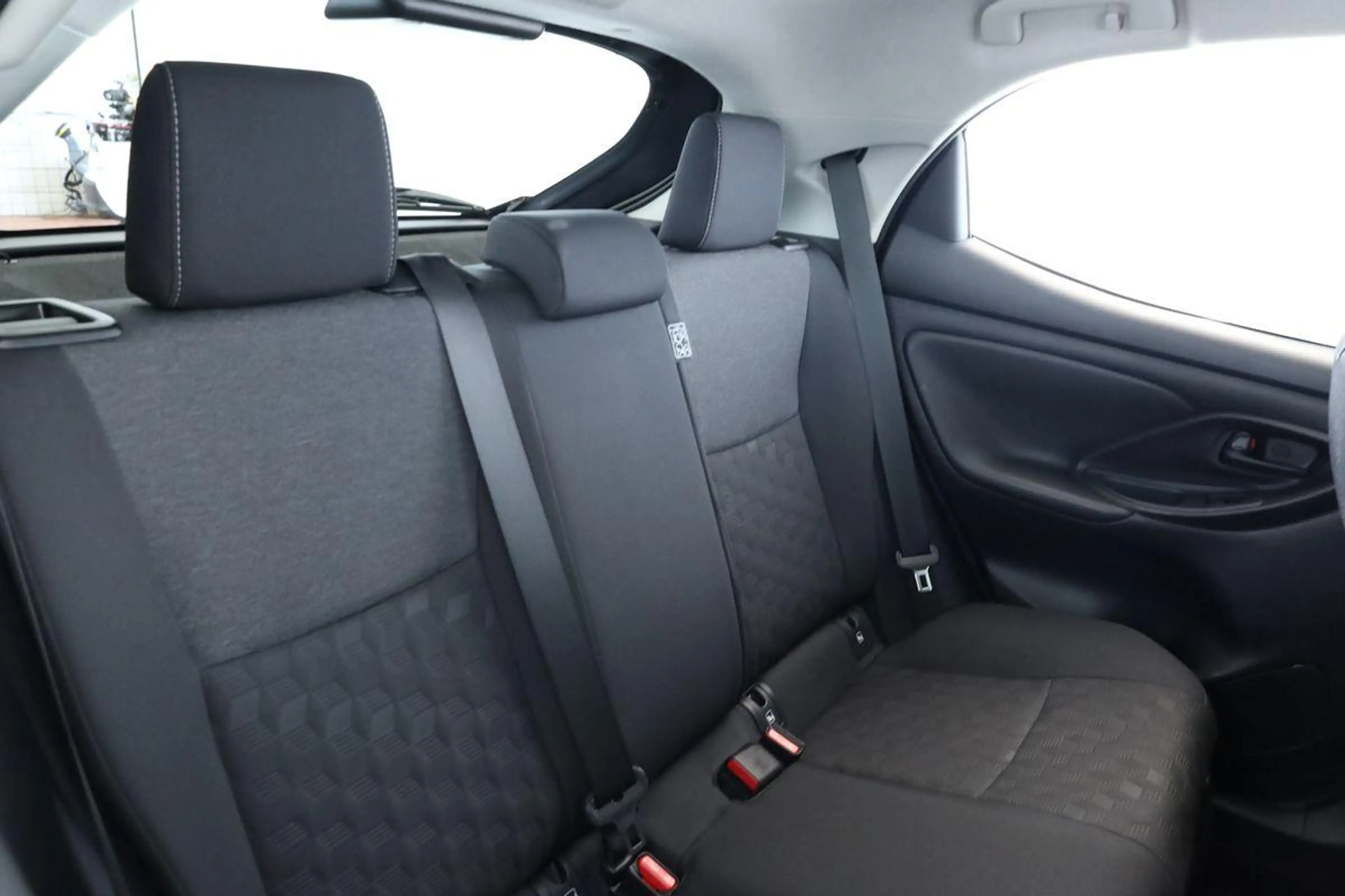 Toyota Yaris Hybrid 116 Teamplayer LED App SHZ Key Kam — photo 13