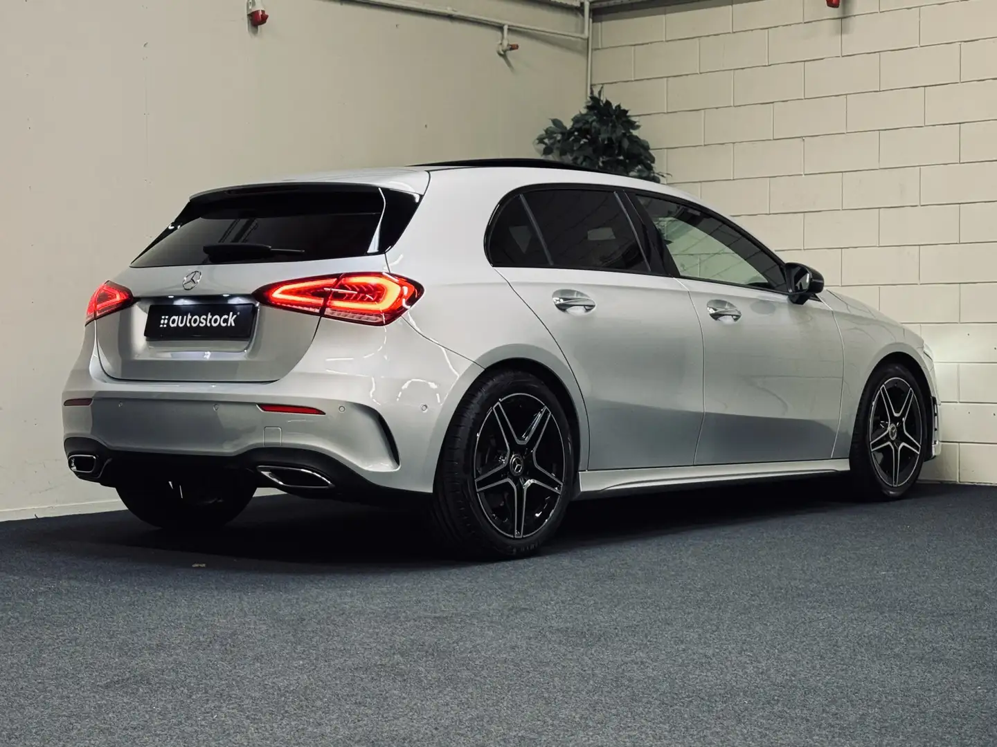 Mercedes-Benz A 200 AMG Night | Panorama | Multibeam | Sfeer Grijs - 2