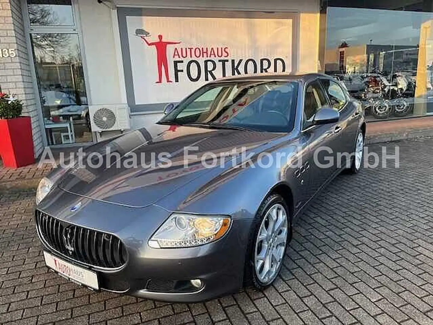 Maserati Quattroporte V Automatik - NAVI, BOSE, SZ, PDC ... - Gris - 1