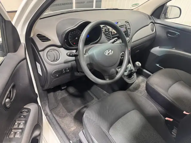 Hyundai i10 view 10