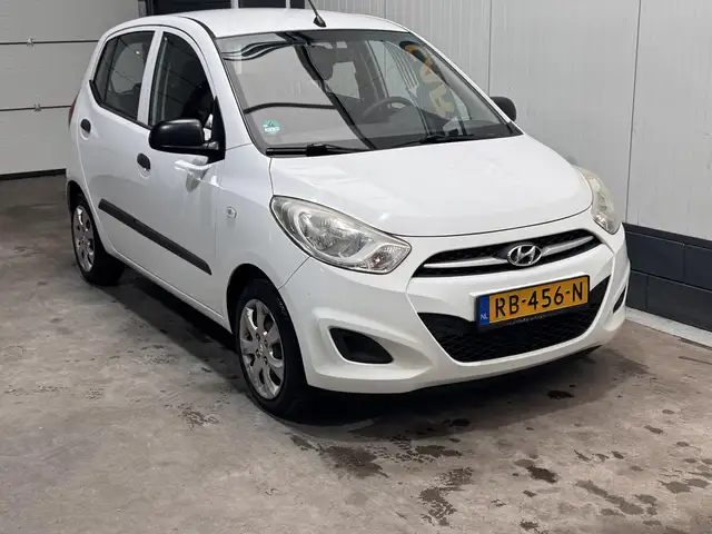 Hyundai i10 view 3