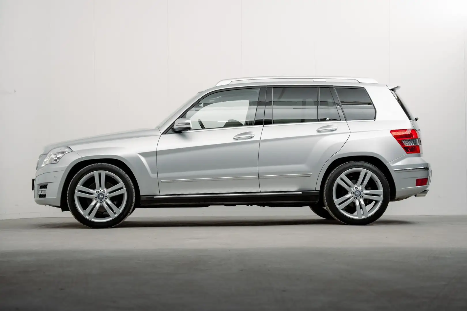 Mercedes-Benz GLK 350 4-Matic | 21.929 KM | € 32.950 Ex BTW | Grijs - 2