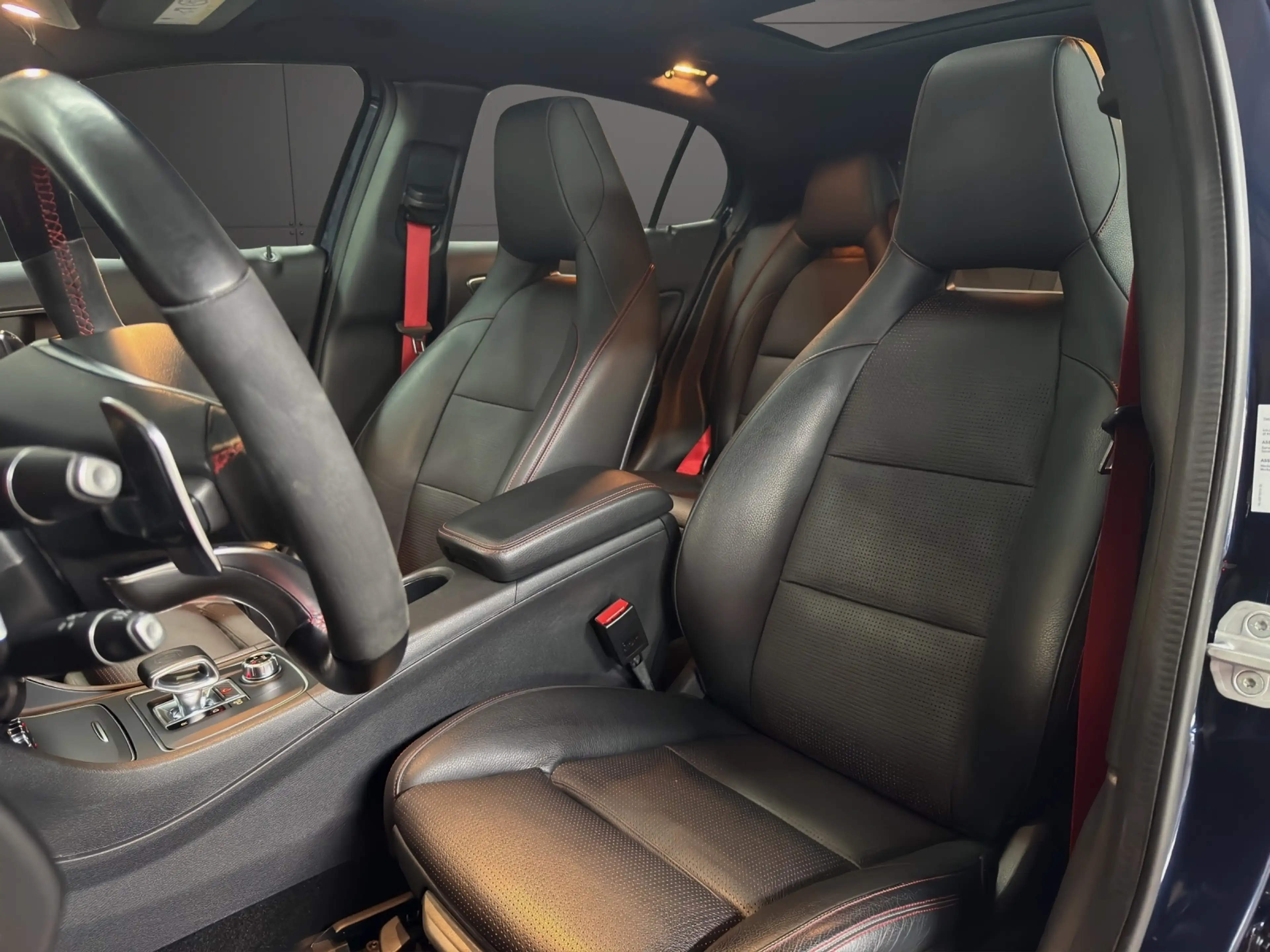 Mercedes-Benz GLA 180 45 AMG 4Matic *Dynamic Plus Paket* — photo 13