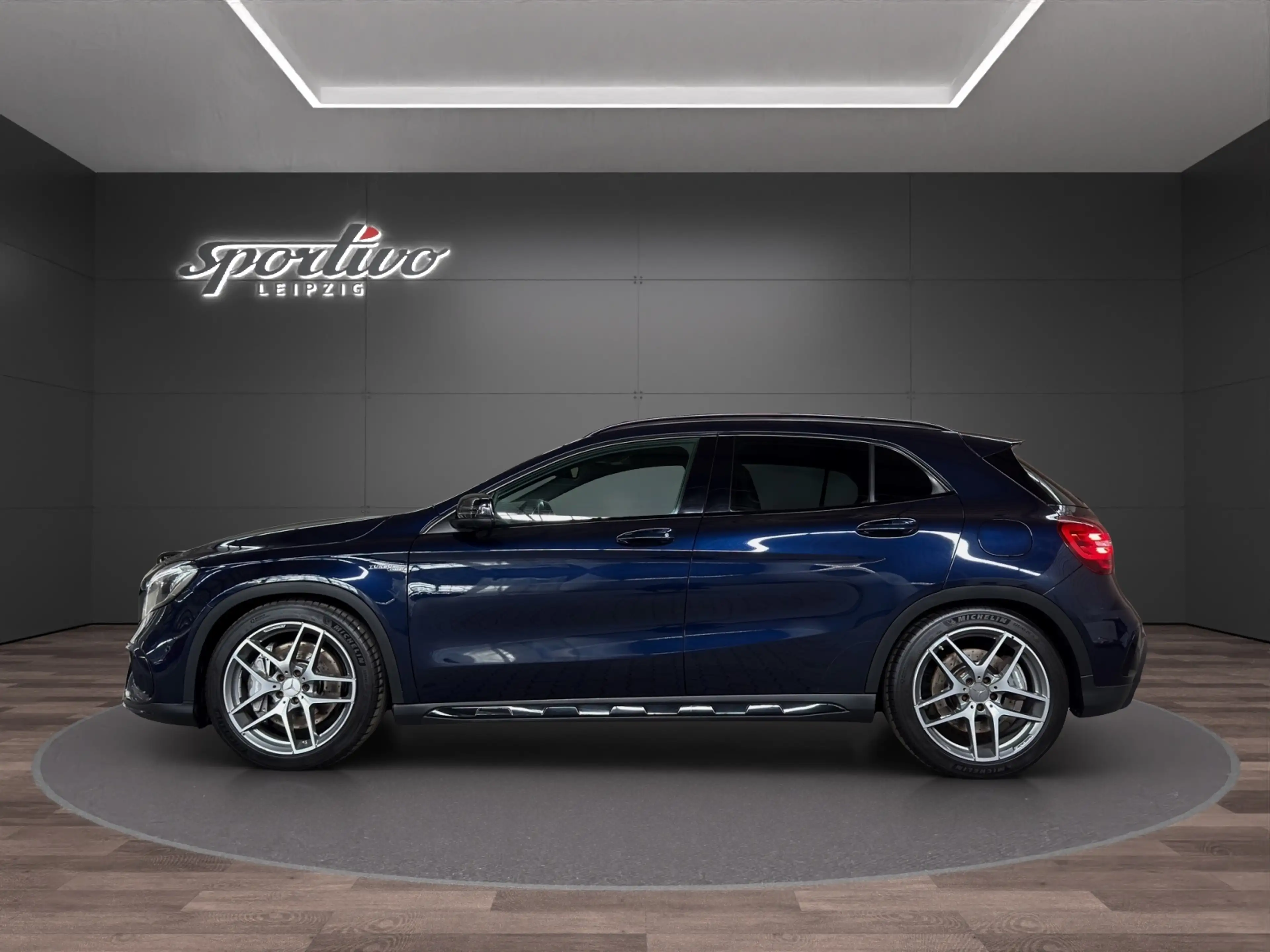 Mercedes-Benz GLA 180 45 AMG 4Matic *Dynamic Plus Paket* — photo 3