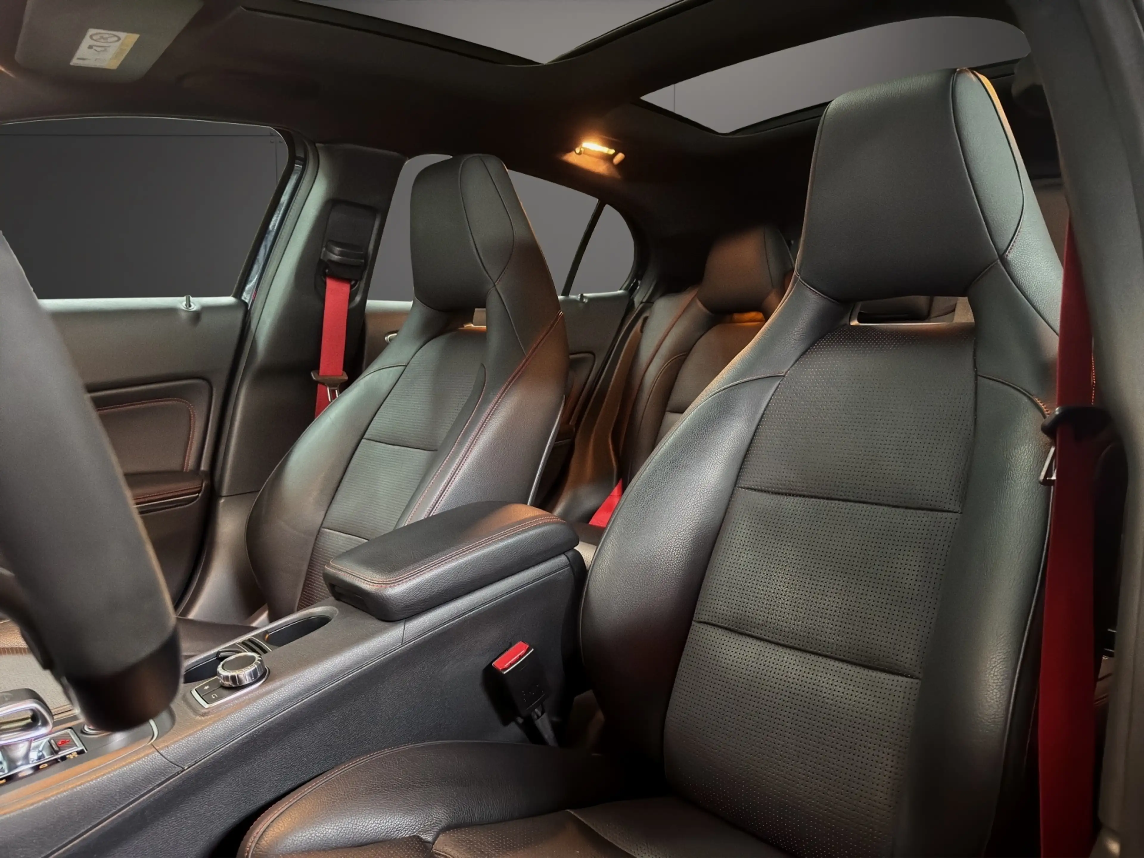 Mercedes-Benz GLA 180 45 AMG 4Matic *Dynamic Plus Paket* — photo 11
