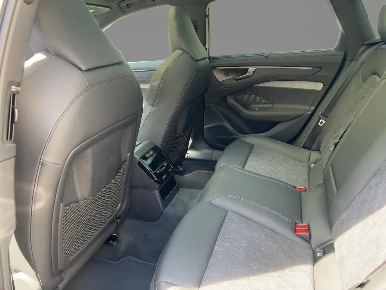Audi A6 e-hybrid quattro AHK B&O HuD LUFT PANO 8