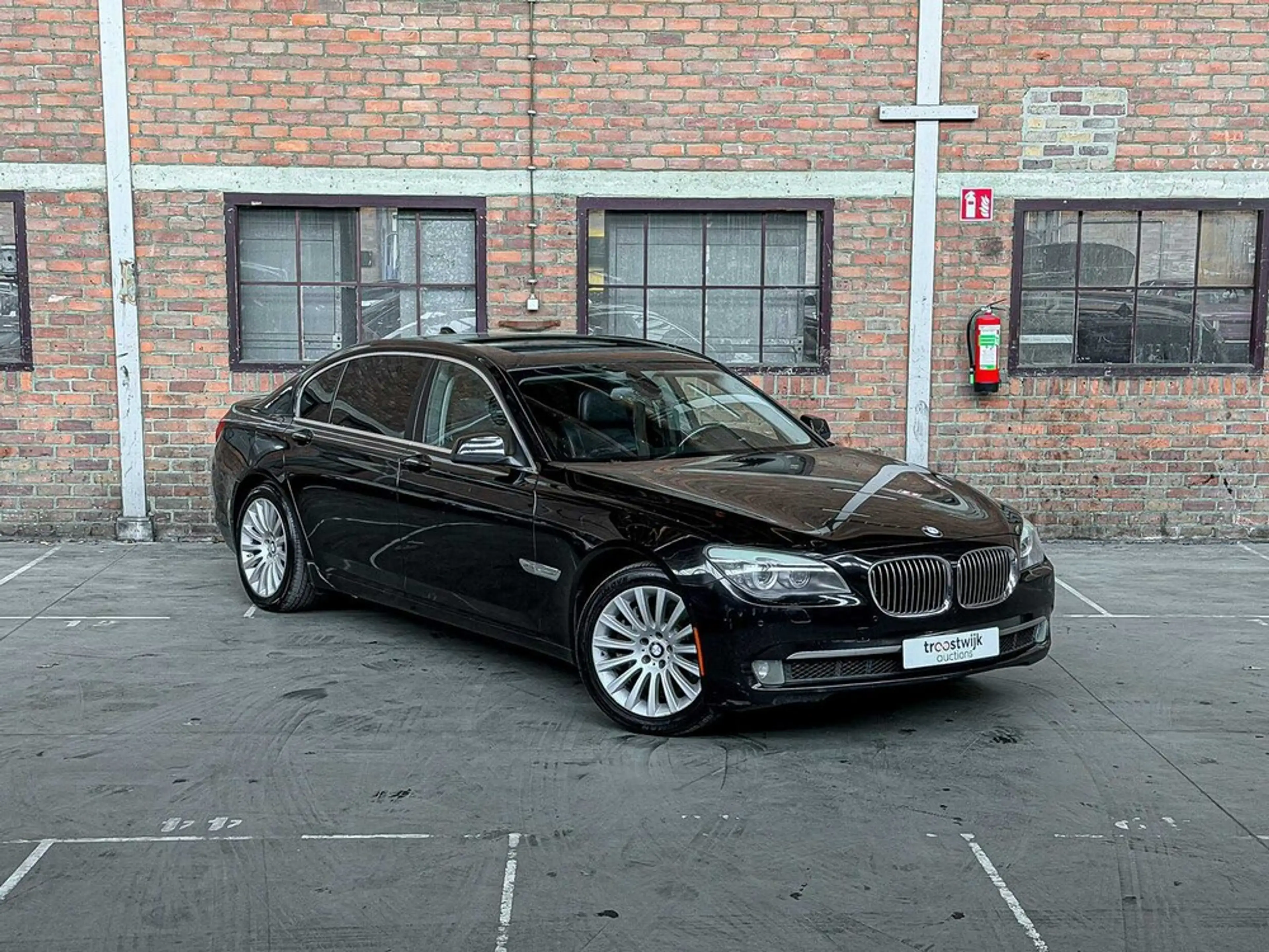 BMW 750 750Li xDrive — photo 4