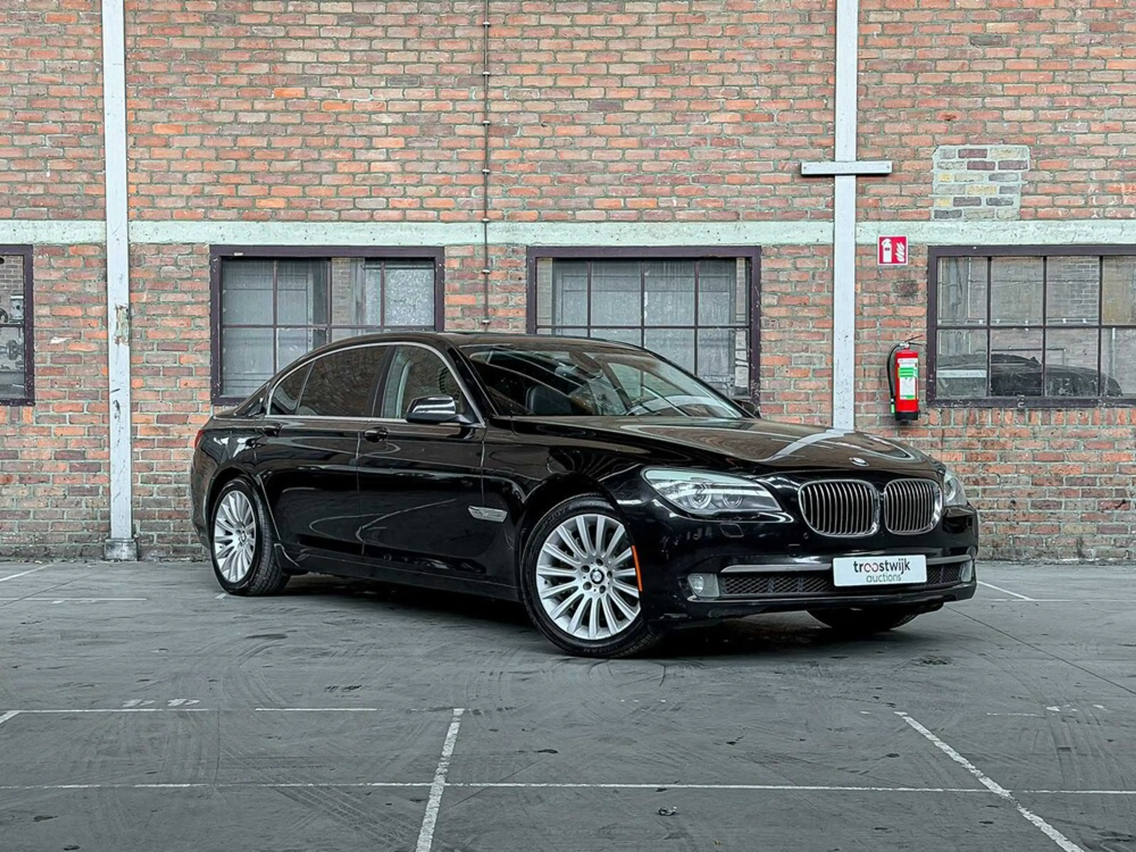 BMW 750 750Li xDrive — photo 5