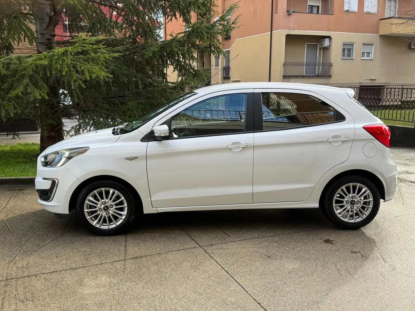 Ford Ka/Ka+ Ka + 1.2 Ultimate 85cv my18 Blanc - 2