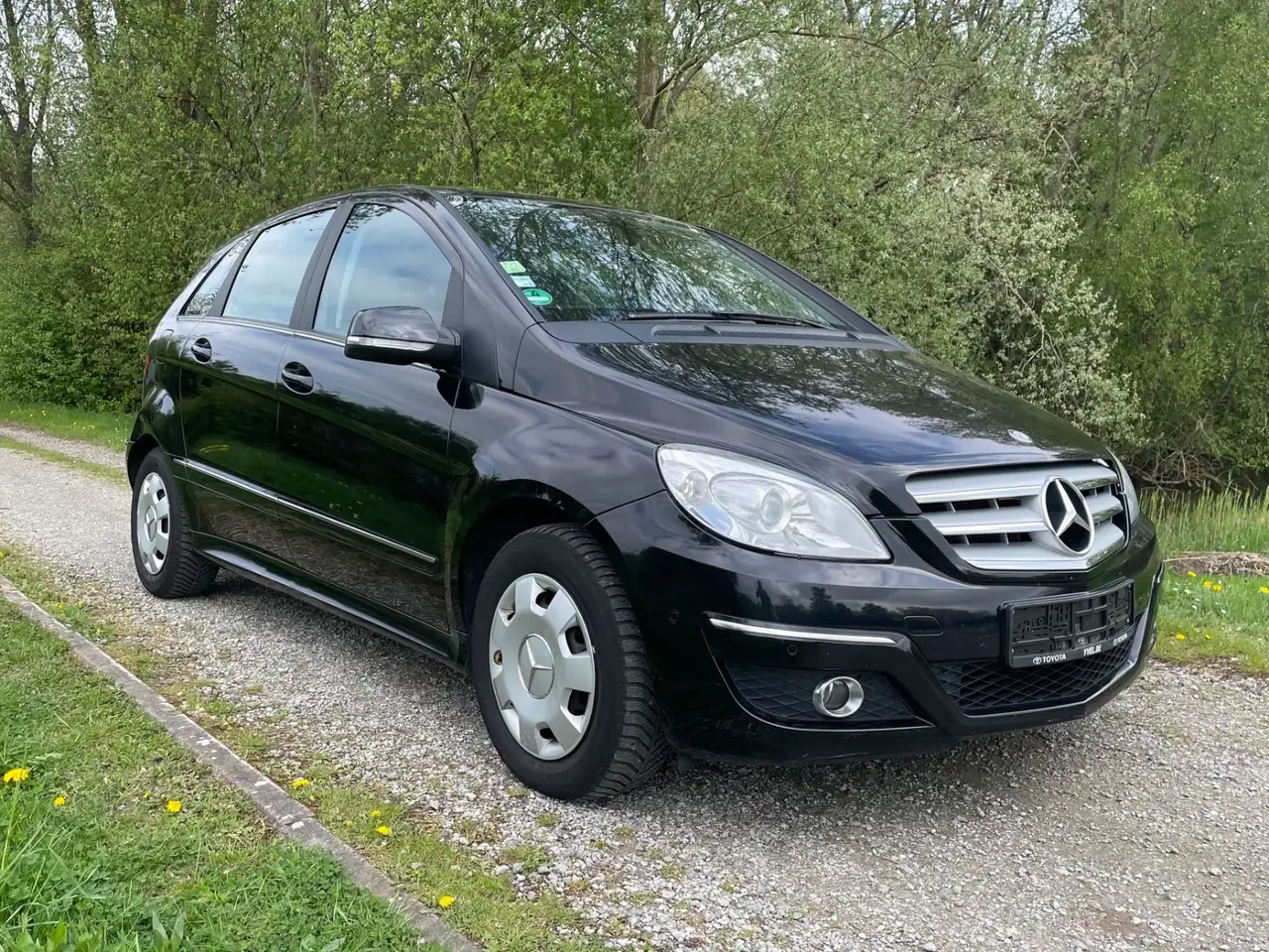 Mercedes-Benz B 180