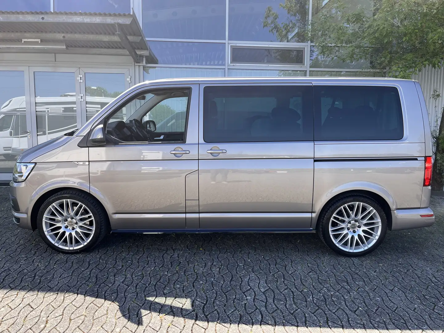 Volkswagen T6 Caravelle Beżowy - 2