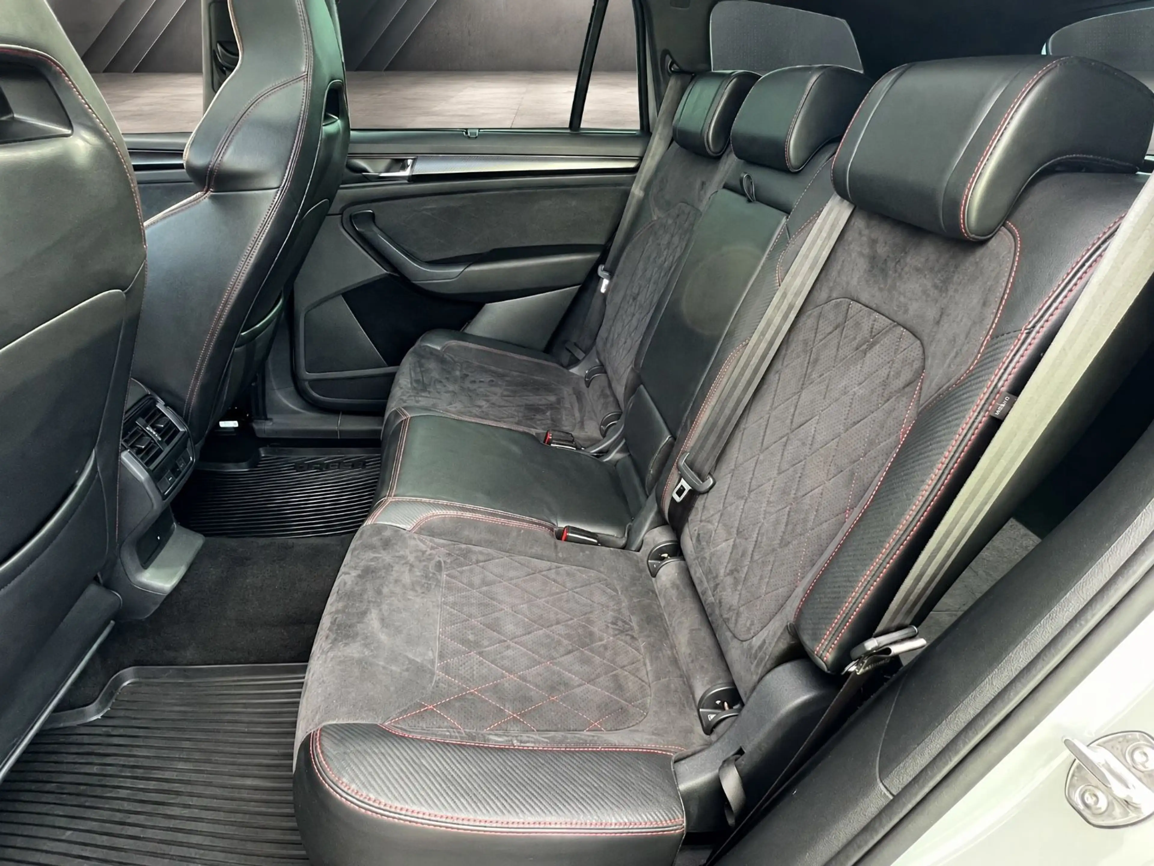Skoda Kodiaq RS 4x4 Pano Standheizung Memory Canton — photo 12